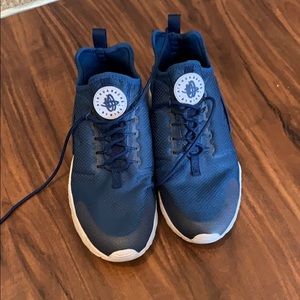 Women’s Nike Air Huarache size 10